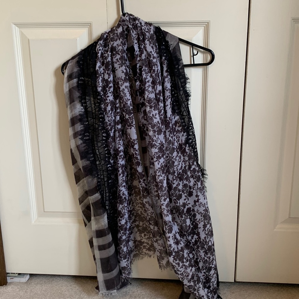Black and White sheer scarf One size